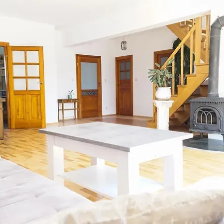 Pod Lipami Villa *