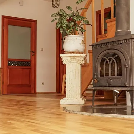 Pod Lipami Villa *